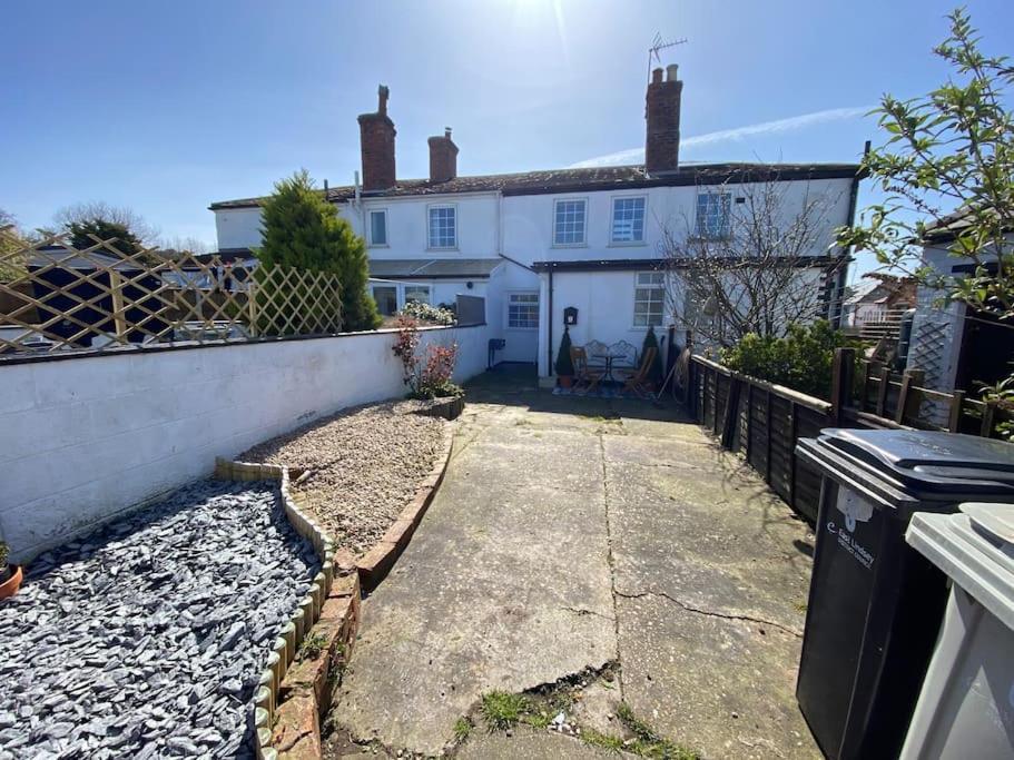 Quaint Beachside Cottage Chapel Saint Leonards Exterior foto
